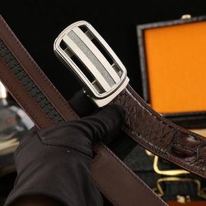 Ceinture pour homme personnalisée en cuir de crocodile classique, boucle en acier à verrouillage automatique, carrée, légère et durable - Product Image 3