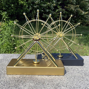 Vente en gros d'ornements de grande roue dorés à rotation éternelle décoration de bureau à domicile grande roue boule de Newton - Product Image 2