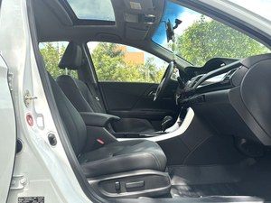 ฮอนด้า แอคคอร์ด ลักชัวรี่ มือสอง: ปี 2016 เครื่องยนต์ 2.0 ลิตร เกียร์ CVT, รถซีดานสำหรับครอบครัวที่สะดวกสบายที่สุด - Product Image 5