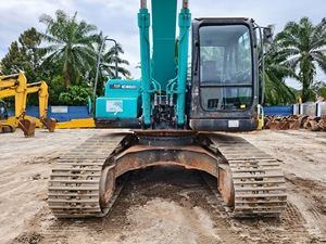 Excavadora Kobelco SK200 de 20 toneladas de segunda mano para movimiento de tierras con accesorio de punta de garra y martillo rompedor, certificada CE - Product Image 5