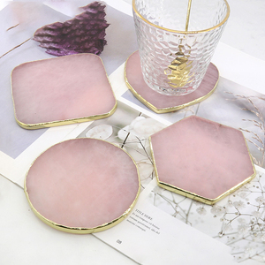 Posavasos de ágata de geoda de piedra de cristal de cuarzo rosa al por mayor posavasos de ágata rosa con forma de corazón redondo con adorno dorado - Product Image 4