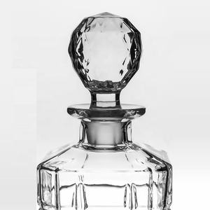 Carafe à whisky NOVARE 25 oz en verre sans plomb, style classique, certifiée LFGB, pour whisky, bourbon, liqueur, logo personnalisé, usage domestique - Product Image 4