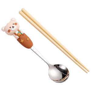 Juego de cuchara y palillos con forma de oso para niños, cubiertos portátiles de acero inoxidable 304 para uso durante las comidas de niños y estudiantes - Product Image 1