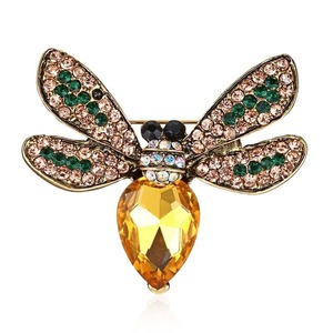 Broche mignonne petite abeille insecte Broche de revers haut de gamme - Product Image 5