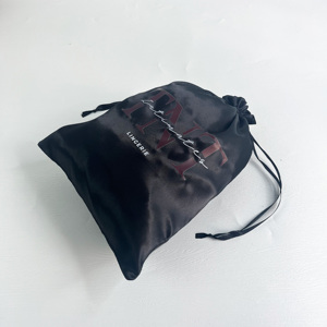 ถุงผ้าซาตินสีดำหรูหราพร้อมเชือกผูก - ถุงผ้าซาตินพิมพ์โลโก้ตามสั่งสำหรับบรรจุภัณฑ์ชุดชั้นในและอุปกรณ์จัดแต่งทรงผม - Product Image 2