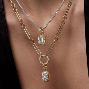 Collana con Ciondolo Minimalista a Cubo di Zucchero con Zirconi, Gioiello Elettroplaccato in Rame Bambù di Lusso Leggero e Versatile - Product Image 1
