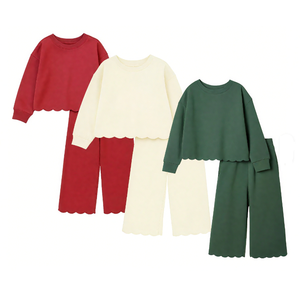 Set Casual da Ragazza: <span class=keywords><strong>Felpa</strong></span> a Maniche Lunghe Tinta Unita e <span class=keywords><strong>Pantaloni</strong></span> a Gamba Larga con Orlo Ondulato in Cotone Personalizzabile - Product Image 1