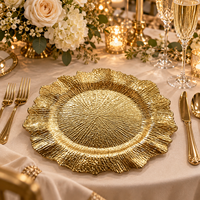 Assiette de présentation en plastique argenté de 13 pouces, texture rayée thermolaquée, bord festonné élégant pour mariage, banquet, événement
