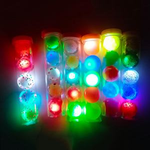 Jouet promotionnel personnalisable, balle rebondissante en caoutchouc avec lumière LED colorée de 45 mm, jouet pour enfants - Product Image 6
