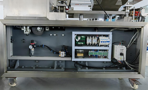 Équipement d'emballage sous blister automatique à haut rendement, machine de formage et de scellage pour divers petits produits - Product Image 4