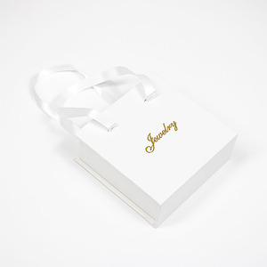 High Quality White Hand-Held Ribbon Magnetic Open-Close Four-Piece Set Of Earrings Necklace And Jewelry Box - Product Image 6