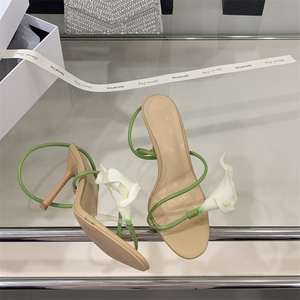 Sandales pour femmes à talons hauts, style sexy de vacances, à fleurs, à bride étroite, transparentes, à bout ouvert, fines, pour soirée - Product Image 2