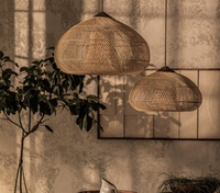 Grande suspension minimaliste en rotin noir en forme de larme faite à la main abat-jour en rotin d'osier naturel Texture tissée pour le salon