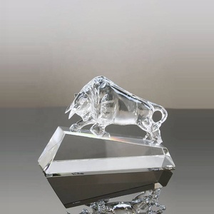 Nhà Cung Cấp Trung Quốc Thiết Kế Mới Nhất Sang Trọng Rõ Ràng Màu Sắc Bull <span class=keywords><strong>Shape</strong></span> Pha Lê Mảng Bám Giải Thưởng Trophy - Product Image 2