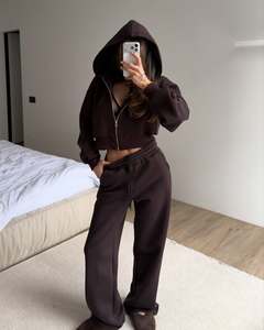 Ensemble de survêtement chic et élégant de luxe, haut de gamme, avec sweat à capuche court zippé et pantalon large, couleur marron chocolat uni, deux pièces, vêtements de détente, taille S - Product Image 1