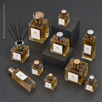 Vente en gros de flacons diffuseurs carrés transparents de différentes tailles, emballage d'aromathérapie pour la maison et l'hôtel, logo personnalisé