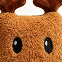 Coussin décoratif de Noël en peluche 3D en polyester en forme de tête de renne avec yeux brodés et nez rouge
