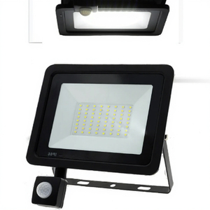 ไฟสปอร์ตไลท์ LED IP66 โครงอะลูมิเนียม 200W SMD ความสว่างสูง แสงเดย์ไลท์ แสงกระจายกว้าง ได้รับการรับรองมาตรฐาน ROHS เหมาะสำหรับสวน สนามกีฬา และพื้นที่กลางแจ้ง - Product Image 3