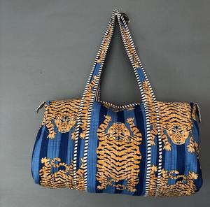 Sac de voyage décontracté de luxe matelassé à la machine, imprimé bohème estival, en coton imprimé à la main, sac de sport, sac de shopping, sac de week-end tendance - Product Image 3