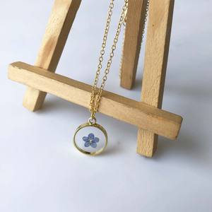 Collier en moissanite plaqué or, fleur bleue « oubliez-moi-pas » séchée, colliers botaniques secs pour femmes - Product Image 6