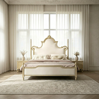 Lit de luxe réglable et assemblé, taille Queen, en bois clair, avec tête de lit capitonnée crème, ornée de clous et sculptée, pour chambre à coucher