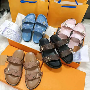 Vendita calda 2025 di lusso pantofole da spiaggia da <span class=keywords><strong>donna</strong></span> da esterno piatte in metallo con fibbia Designer stampa <span class=keywords><strong>sandali</strong></span> Casual - Product Image 4