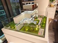 Modèles d'appartements et de villas avec système de levage pour montrer la disposition de chaque étage du bâtiment, modèle architectural