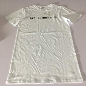 قصيرة الأكمام تي شيرت بقصة طويلة الرجال 100% قطن طول ممتد باللون الأسود/الأبيض - Product Image 5