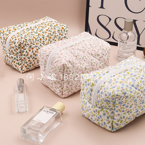 Cross-border best-selling floral cosmetic bag, travel skincare zipper bag, <b>toiletry</b> bag, cute and refreshing cosmetic <b>storage</b> - Product Image 1