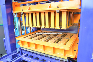 Máquina Automática para Fabricar Bloques QT10-15, Línea de Producción de Ladrillos de Hormigón Totalmente Automática, Alta Eficiencia, Control PLC, Fábrica China - Product Image 3