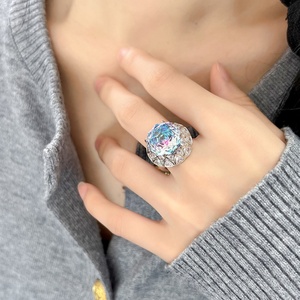 แหวนแฟชั่นรักษ์โลก ทำจากทองแดงประดับเพทายสีน้ำเงินทรงโรสคัท ขนาด 14 มม. ดีไซน์ล่าสุดสำหรับผู้หญิง ปรับขนาดได้ - Product Image 6