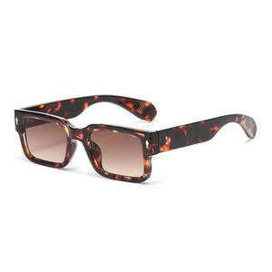 <span class=keywords><strong>Lunettes</strong></span> <span class=keywords><strong>de</strong></span> <span class=keywords><strong>soleil</strong></span> polarisées <span class=keywords><strong>de</strong></span> luxe pour hommes, design tendance 2025, logo personnalisable, <span class=keywords><strong>lunettes</strong></span> <span class=keywords><strong>de</strong></span> mode unisexe, protection UV400, confortables - Product Image 4