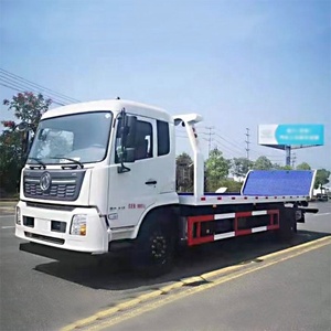 Camion de remorquage Dongfeng 4X2 prêt à l'exportation avec plateau pour le récupération, le dépannage et le transport de véhicules - Product Image 1