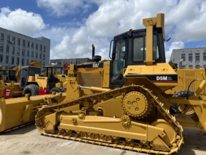 รถดันดิน CAT D5M มือสองที่ผ่านการตรวจสอบแล้ว, ตัวเลือกสายพานกว้าง LGP, ระบบช่วงล่างที่ทนทาน, รถดันดินมือสองที่เชื่อถือได้สำหรับพื้นที่ชุ่มน้ำและพื้นที่เหมือง - Product Image 1