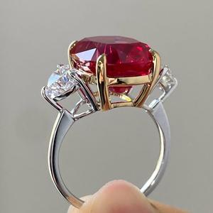 Bague en diamant et rubis bicolore 5 carats rouge sang de pigeon, sertie à griffes, bijou de fiançailles - Product Image 1