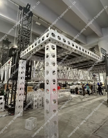 Fabricant de structures d'éclairage en aluminium, fournissant des structures robustes, résistantes à l'usure, imperméables et à haute capacité de charge pour les décorations de concerts
