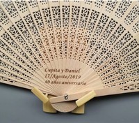 Éventail en bambou personnalisé populaire avec motif libellule et technique de peinture, idéal pour cadeau de mariage et personnalisation DIY