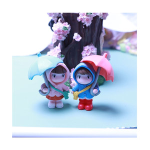 Figurine en résine PVC de fille et garçon sous parapluie de dessin animé, miniature pour ornement de jardin féerique et accessoires de maison de poupée - Product Image 4
