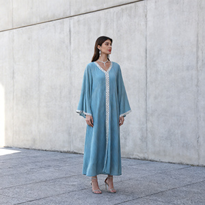 Vestido Largo Abaya de Poliéster con Pedrería, Elegante y de Alta Calidad, para Mujeres Musulmanas - Product Image 1