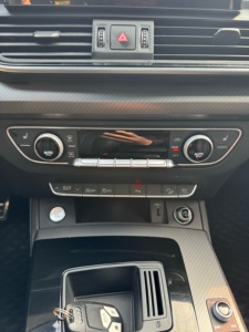 <span class=keywords><strong>Audi</strong></span> <span class=keywords><strong>Q5</strong></span> SUV d'occasion, automatique, conduite à gauche, 6.1-8L Turbo, pneus R21, modèle <span class=keywords><strong>2023</strong></span>, norme Euro 4, 1-25000 milles, <span class=keywords><strong>prix</strong></span> FOB, en stock - Product Image 3