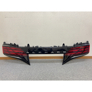 ชุดแต่งไฟท้ายกลาง Toyota Alphard 40 Series รุ่น Koito V2-7 ของแท้ - Product Image 1