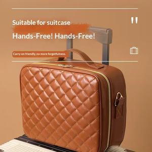 กระเป๋าเครื่องสำอางแบบกำหนดเอง OEM ขนาดใหญ่ พร้อมกระจก LED แสงโทนอุ่น แสงธรรมชาติ แสงเย็น แผ่นกั้นแบบถอดได้ กันน้ำ สำหรับเดินทาง - Product Image 3