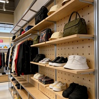 Modulares Aluminium-Holz LED Umweltfreundliches Robustes Wasserdichtes Display-Regal Pegboard-Rückwand Mehrstöckige Regale für Kleidung und Schuhe