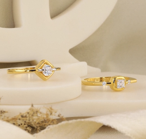 Bague carrée en or 22 carats avec cristaux Bhavsar pour filles, bijou élégant pour anniversaire, mariage, fête et cadeau - Product Image 1