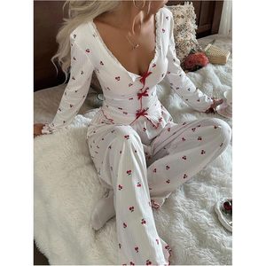 Ensemble de pyjama personnalisé pour femme à imprimé cerises, hauts à manches longues et pantalon, vêtements de détente doux en tissu, vêtements de nuit - Product Image 3