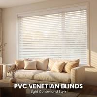 Stores verticaux en PVC 50 mm, système de cordon de couleur peinte, contrôle anti-éblouissement intégré, protection UV, écologiques, durables, largeur et hauteur personnalisables