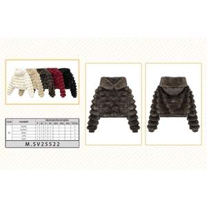 Soprabiti in pelliccia lunga all'ingrosso in più dimensioni e colori stampati con motivo ampio in cotone imbottito chiusura con cerniera e cintura - Product Image 1