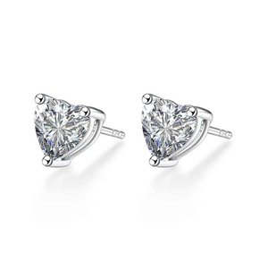 Pendientes de Diamantes Cultivados en Laboratorio HPHT de Platino Pt950 con Corte de Corazón de 3 Puntas, Románticos y Brillantes - Product Image 2