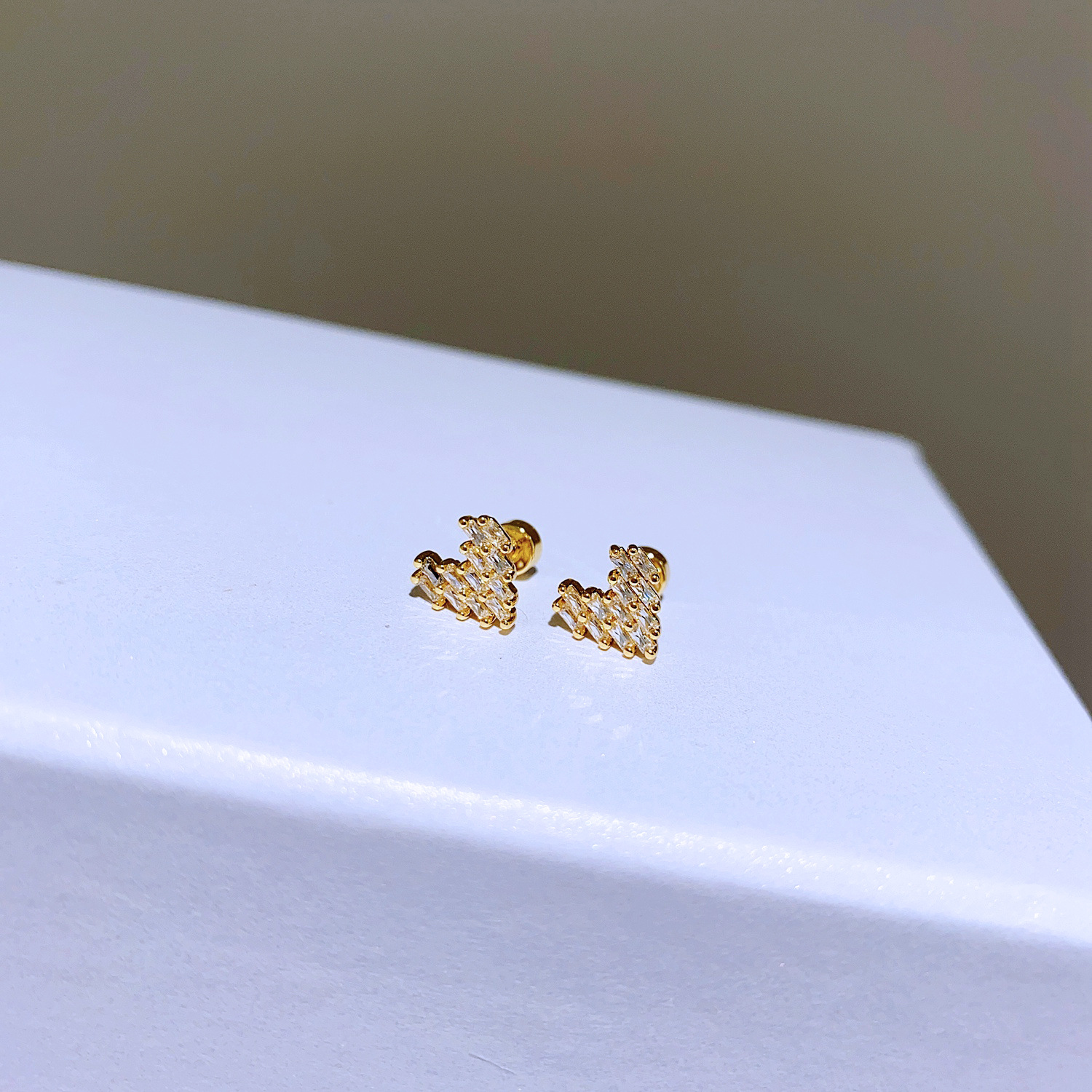 Stile cuore in zircone scintillante dorato