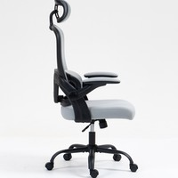Chaise de bureau ergonomique en cuir à dossier haut avec appui-tête réglable, accoudoirs pliables, structure en bois, base 5 étoiles, design moderne et simple